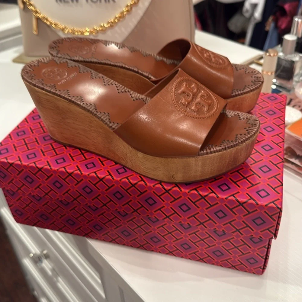 Tory Burch Brown Leather Patty Wedges. Size 7. - Picture 2 of 4